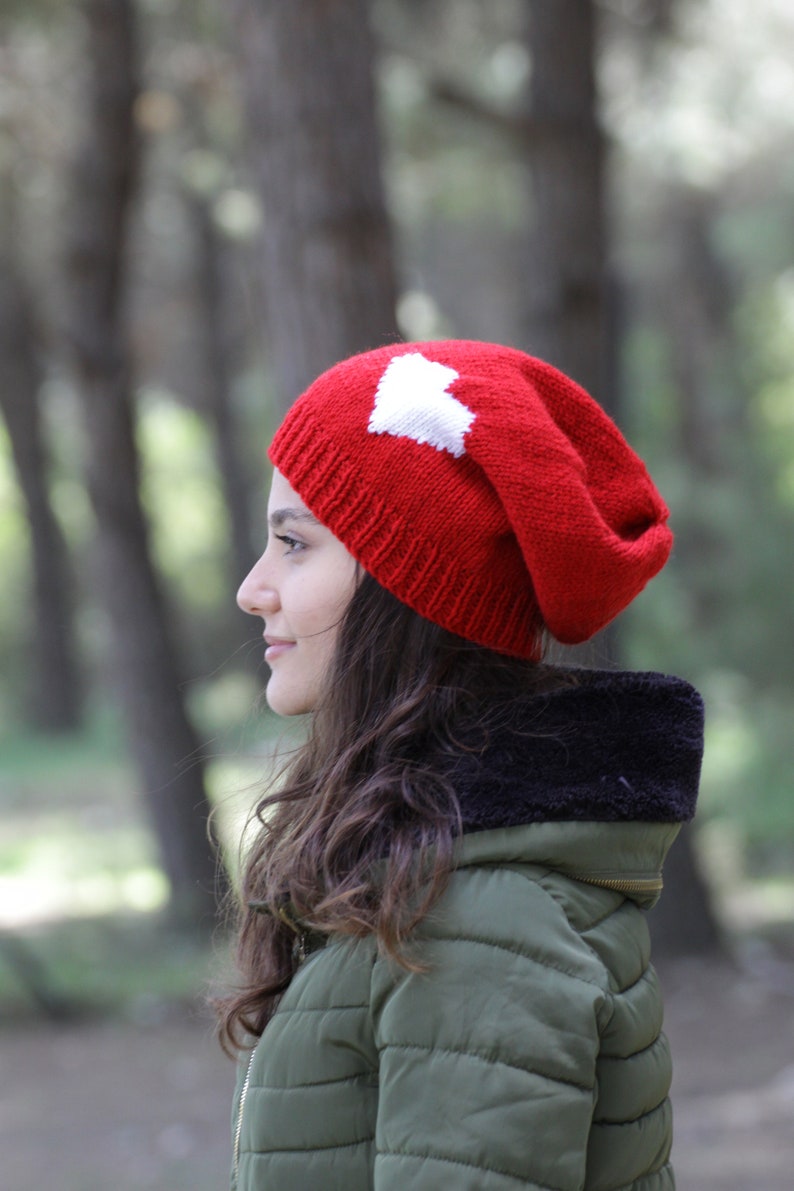 Cœur de bonnet en tricot rouge, bonnet ample en tricot, cadeau fait main pour elle, cadeau petite amie pour la Saint-Valentin, accessoires de la Saint-Valentin image 5