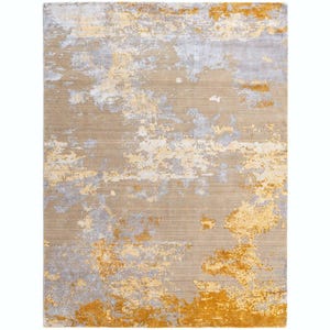 Könnte beinhalten: Rechteckiger Teppich mit einem Used-Design. Der Teppich hat einen beigen Hintergrund mit grauen und goldenen Flecken. Das Design hat ein strukturiertes, abgenutztes Aussehen und sorgt für visuelles Interesse. Geeignet für Wohn- oder Schlafzimmer.
