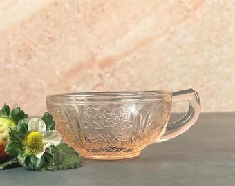 Tazza da tè vintage in miniatura in vetro / Tazza rosa a forma di bambola / Miniatura in vetro pressato da esposizione