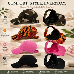 Könnte beinhalten: Vier Baseballkappen mit elastischem Rücken in Camouflage, Kente, Pink und Schwarz. Jede Kappe wird von der Seite und von hinten gezeigt, wobei das mit Satin gefütterte Innere sichtbar ist. Der Text COMFORT. STYLE. EVERYDAY. steht oben.