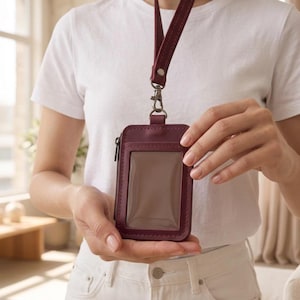 Personalisierter Ausweishalter aus 100% echtem Leder, Ausweishalter aus Leder, Ausweishalter aus Leder, Benutzerdefinierter Ausweishalter, gravierter Ausweishalter Bild 1