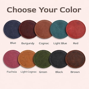K&ouml;nnte beinhalten: Eine Sammlung von zehn runden Untersetzern, die in zwei Reihen angeordnet sind, mit dem Text "Choose Your Color" oben. Die Untersetzer sind in den Farben Blau, Burgunderrot, Cognac, Hellblau, Rot, Fuchsia, Hellcognac, Gr&uuml;n, Schwarz und Braun.