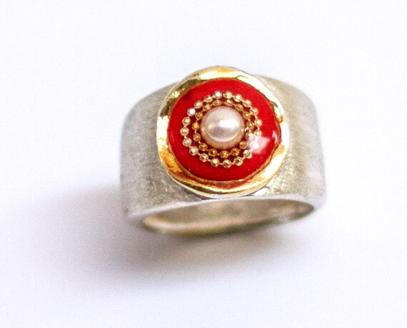 Anillo con perla roja sale