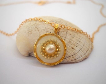 Unique Necklace, Gold Pendant Necklace, Unique Pearl Necklace, Boho Wedding Jewelry, Boho Bridal Necklace, June Birthstone Necklace, Women