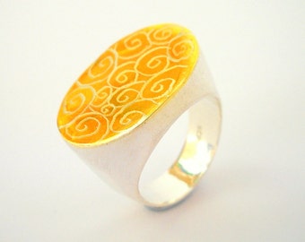 Anillo de declaración de plata, anillo Boho único, anillo de plata de ley grueso, anillo de plata de oro, anillo ovalado, anillo espirales, banda de resina grande,