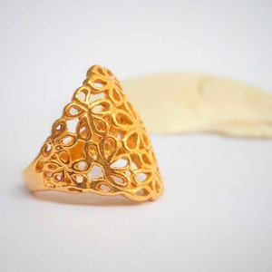 Gold filigree flowers ring, Gold plated Sterling Silver ring. Gold flowers ring, Silversmith jewelry, Gold wedding ring,  golden lace ring