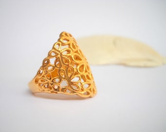 Gold filigree flowers ring, Gold plated Sterling Silver ring. Gold flowers ring, Silversmith jewelry, Gold wedding ring,  golden lace ring