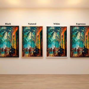 Puede incluir: Cuatro impresiones art&iacute;sticas enmarcadas con diferentes colores de marco: negro, natural, blanco y espresso. Cada impresi&oacute;n representa una escena impresionista colorida de una persona sentada en una mesa en un caf&eacute;, con palmeras al fondo.