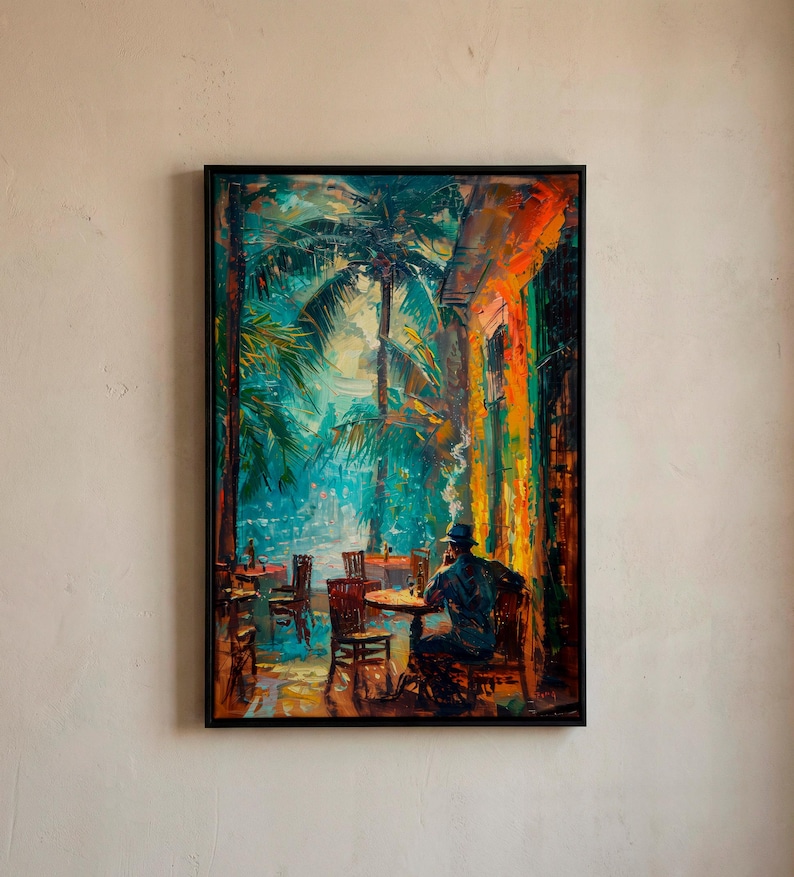 Puede incluir: Pintura al &oacute;leo enmarcada que representa a un hombre sentado en una mesa en un caf&eacute; al aire libre. La escena est&aacute; representada en vibrantes azules, verdes y naranjas, con palmeras y un edificio al fondo. El hombre est&aacute; fumando.