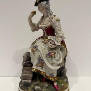 Porcelain Sculpture France, late 19th - early 20th century. &quot;French lady&quot;. Porcelain with gilt details. With mark on the base.