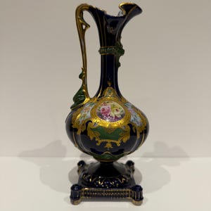 A Fine Royal Vienna Gilt Porcelain Cobalt Blue Ewer, circa early 19th century