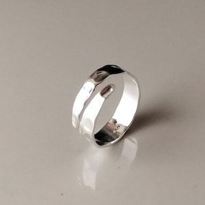 925 Sterling Silver Wrap Ring, Adjustable Hammered Ring, Minimalist Thumb Ring, Textured Silver Ring, Bypass Ring, Statement Ring, Gift Ring
