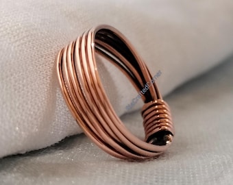 Minimalistisk trådlindad ring i ren koppar