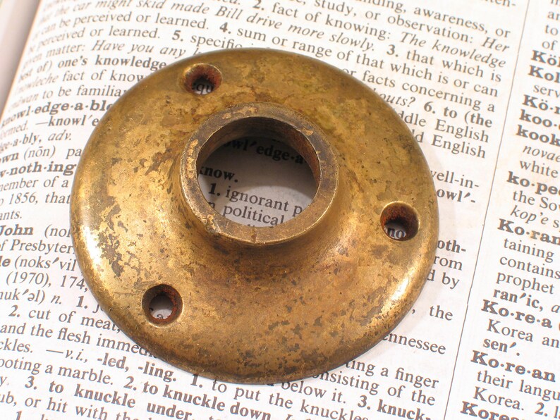 Brass Yale Victorian Door Knob Rosette Vintage Doorknob Plate Antique Hardware