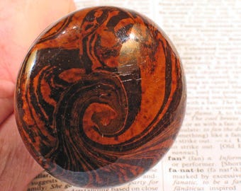Pomo de puerta de porcelana mineral con remolino marrón y base de latón - Herrajes antiguos Bennington n.° A