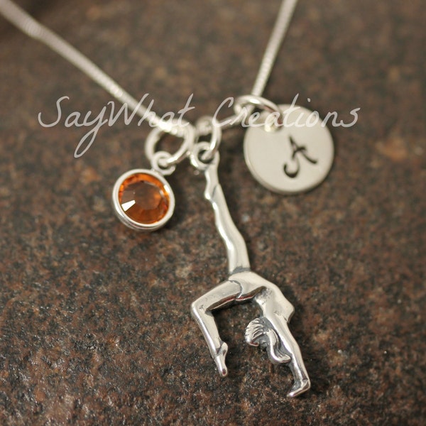 Handgestempelte Sterling Silber Mini Initial Gymnast Charm Halskette für Gymnastik