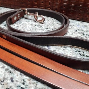 Correa de cuero. Hardware de servicio pesado. Piel de grano superior curtida de grado de silla de montar