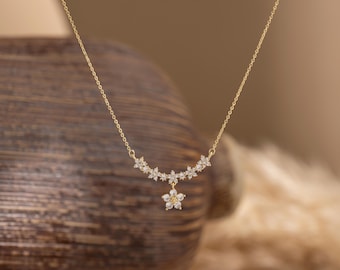 Dainty Flower Diamond Necklace, 18K Gold Plated Necklace for Women, Mother’s Day Gift