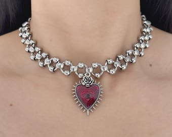 Gargantilla hecha a mano: Gargantilla gótica con ojo turco rojo y joyería de plata pesada.