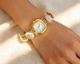 Bracelet montre fait main - bracelet à breloques vintage doré avec des accents floraux de gemmes étoilées cadeau d'anniversaire