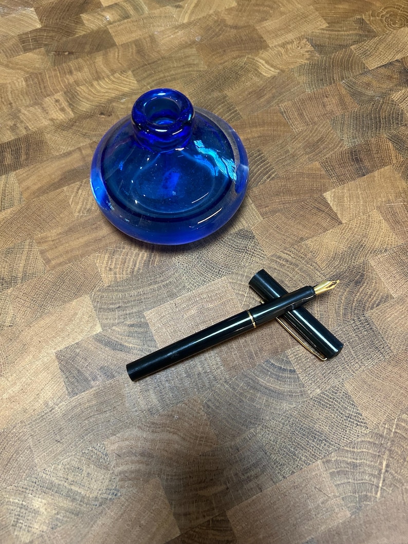 Vintage Black Lacquer Fountain Pen & Cobalt Blue Glass Inkwell – Gold Accents, 1970s–80s Style image 6
