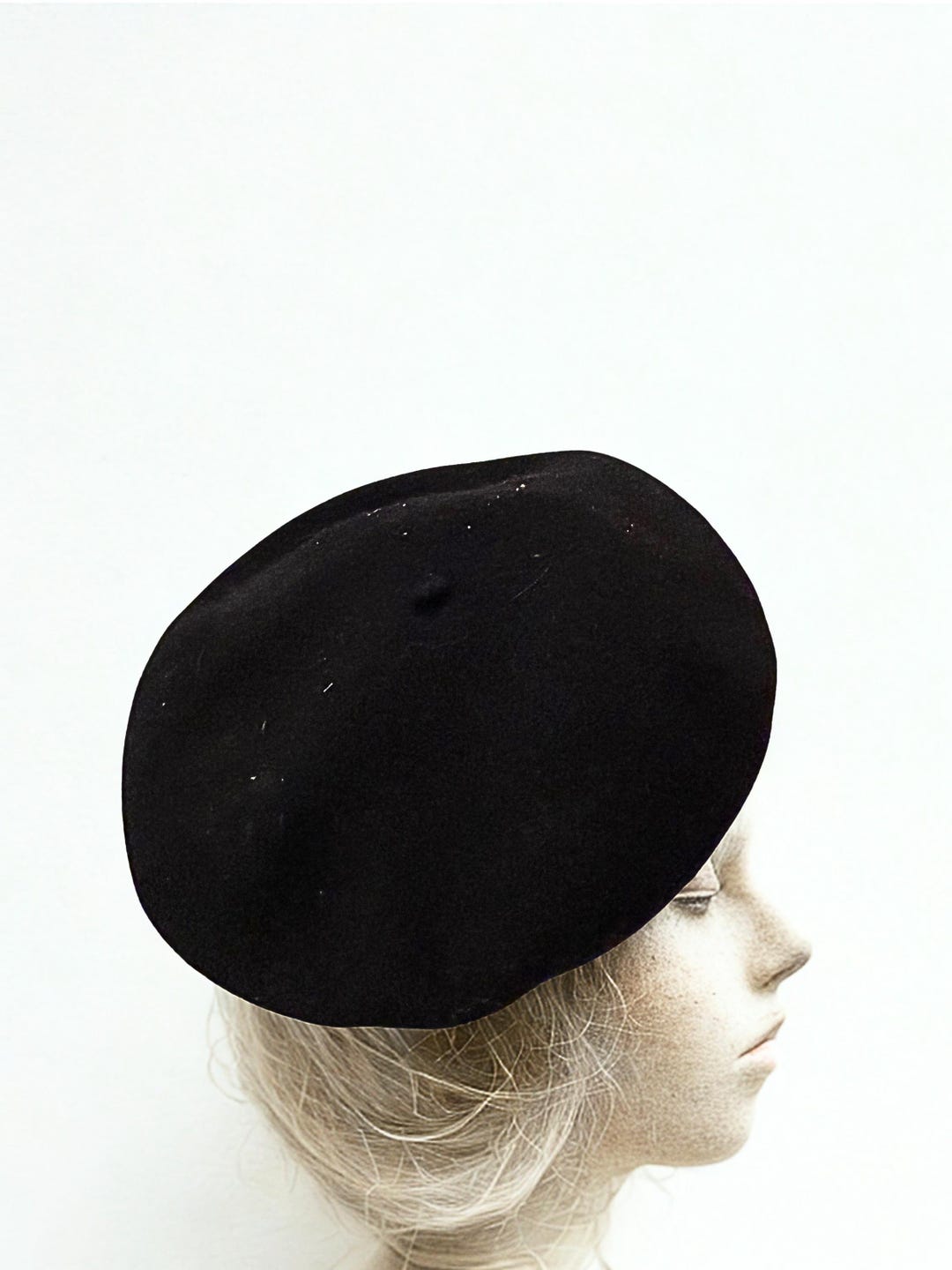 Vintage Wool Beret Basque De Luxe – 1960s/70s Gold Crest Hat - Etsy