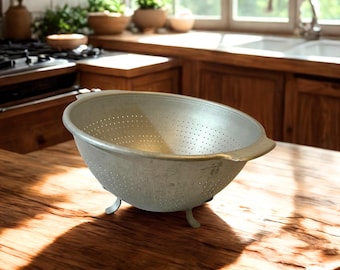 Vintage Aluminum Colander Star Shaped Holes, Footed Metal Strainer 3 Legged Bowl, Wear-Ever Style Kitchenware, Heavy Duty Rustic Decor