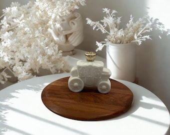 Frasco de aceite de baño Avon Royal Coach vintage • Carruaje de vidrio opalino de la década de 1960 • Tapón de corona dorada • Objeto de colección para decoración de tocador