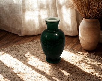 Jarrón perfumado Avon Spring Bouquet vintage de 1981 – Vidrio opalino prensado verde jade con relieve floral, 15 cm (6 pulgadas), artículo de colección.