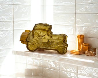Frasco de colonia Avon Packard Roadster vintage de los años 70 / Decantador de coche clásico de vidrio ámbar / Decoración de tocador para hombre de mediados de siglo Oland Leather 6oz