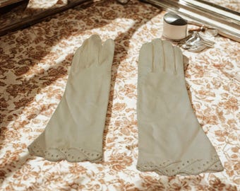 Vintage Ivory Formal Gloves – 1940s–60s Scalloped & Eyelet Embroidered Elegance