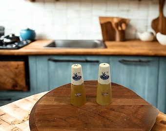 Vintage Delft Blue Windmill Salt and Pepper Shakers – Ceramic & Wood Dutch Kitchen Decor