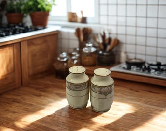 Salero y pimentero Noritake Barrymore 9737 • Porcelana japonesa • Diseño floral en marfil y banda gris • Vajilla vintage con borde dorado