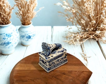 Vintage Delft Blue Trinket Box – Mini Ceramic Gramophone with Hinged Lid