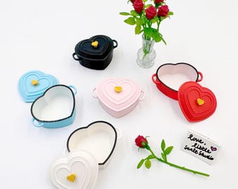 Miniature Heart Dutch Oven, 1 : 6 Scale | 3D Printed | Compatible with Miniverse Kitchen