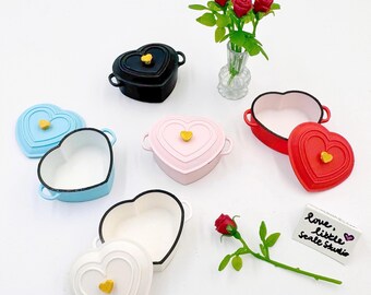 Miniature Heart Dutch Oven, 1 : 6 Scale | 3D Printed | Compatible with Miniverse Kitchen