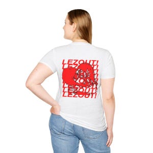 LEES UIT! lesbisch t-shirt | dijktop | overhemd met saffier | kusmeisje | wlw kunst | zoenen vrouwen | Boxy T-shirt | butch femme afbeelding 7