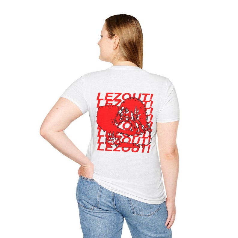 LEES UIT! lesbisch t-shirt | dijktop | overhemd met saffier | kusmeisje | wlw kunst | zoenen vrouwen | Boxy T-shirt | butch femme afbeelding 7