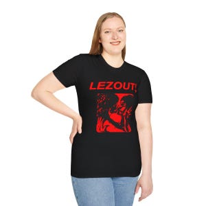 LEES UIT! lesbisch t-shirt | dijktop | overhemd met saffier | kusmeisje | wlw kunst | zoenen vrouwen | Boxy T-shirt | butch femme afbeelding 12