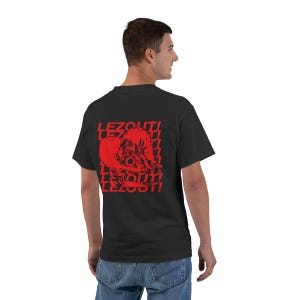 LEES UIT! lesbisch t-shirt | dijktop | overhemd met saffier | kusmeisje | wlw kunst | zoenen vrouwen | Boxy T-shirt | butch femme afbeelding 3