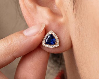 Pendientes de botón con halo de zafiro azul talla trillón en oro rosa de 14 quilates con piedras preciosas y diamantes. Regalo de boda. Joyería con la piedra de nacimiento de septiembre para mujer.