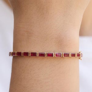 Pulsera de tenis con engaste de medio bisel y rubí talla baguette, chapada en oro, con engaste de canal, pulsera de boda, joyería nupcial, pulsera apilable para mujer.