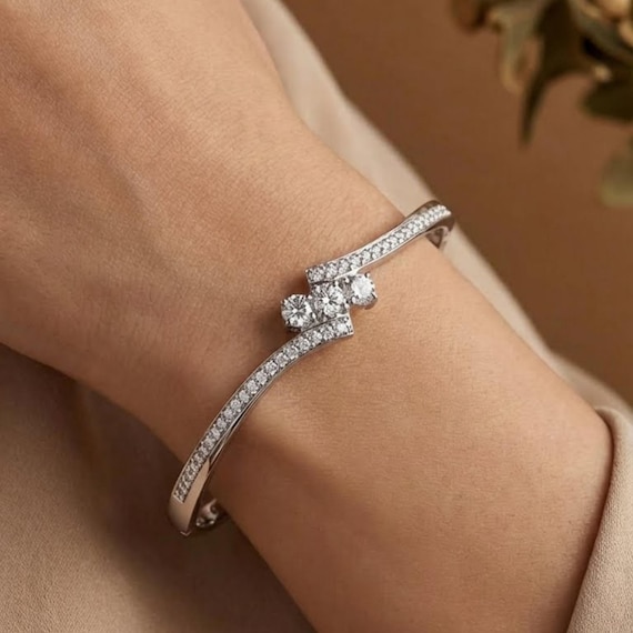 ラウンドカットダイヤモンドツイスターバングル • ラボグロウン 