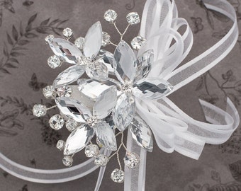 Amelia Handgelenk Corsage in Silber - Moderne Blumen Corsage - Luxe Hochzeit & Abschlussball Accessoires, perfekt für Abschlussball