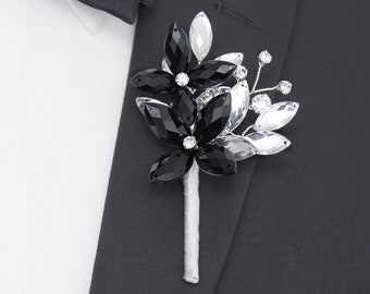 Mason Boutonniere in Jet Black & Silver - Moderne Blumen Boutonniere - Passende Corsage separat erhältlich, perfekt für Hochzeiten und Abschlussball