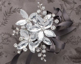 Sylvie Armband Corsage in Silber - Moderne Blumen Corsage -Luxe Hochzeit und Abschlussball Zubehör