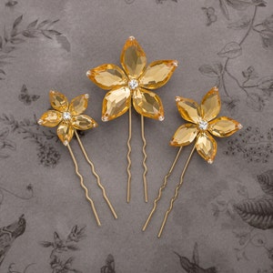 Gold flower hair pins by Ky Kampfeld for weddings and prom