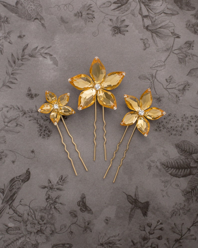 Gold flower hair pins by Ky Kampfeld for weddings and prom