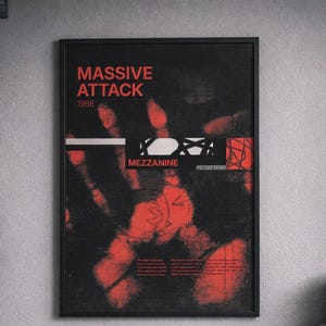 Puede incluir: Una taza de cerámica blanca con un asa negra y el texto "But First, Coffee" en un estilo manuscrito. La taza está sobre una superficie blanca. La taza mide 10 cm de alto.