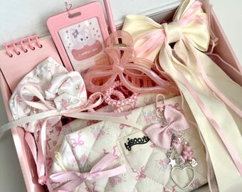 Caja de regalo estética con lazo rosa – Caja personalizada y adorable para una amiga – Cuidado personal para mujeres y adolescentes – Regalo kawaii para ella – Set de accesorios personalizados
